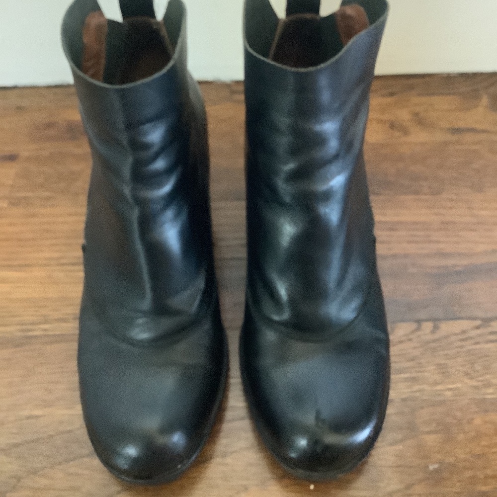 Black side zip wedge boots